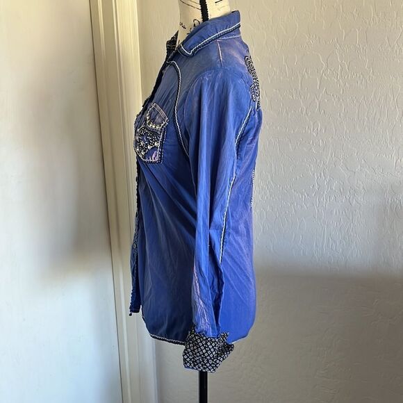 Roar Ari ll Blue With Pink Hues Distressed Embroidered Embellished Shirt Rodeo - Picture 2 of 13